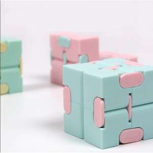 Anti-stressz kocka, Fidget játék, Infinity Magic Cube, kék/rózsaszín, 4x4x4 cm