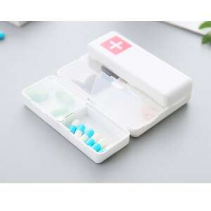 Cutie pentru pastile Flippy, alb și roșu, 7 compartimente, pliabilă, portabilă, organizator de medicamente, deschisă, cu pastile - Îngrijire la domiciliu