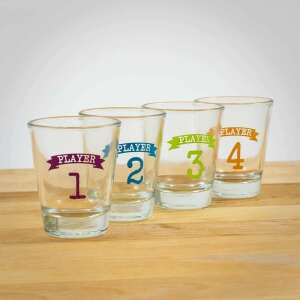 Négy shot-pohár a Buzz Wire ivójátékhoz, mindegyik 1-4-es játékossal jelölve - Felnőtt társasjáték