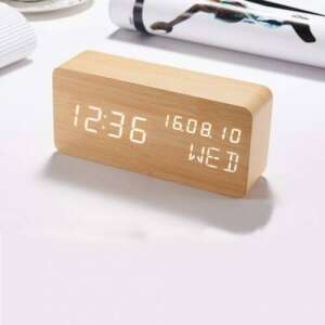 Hellbrauner digitaler Wecker aus Holz mit LED-Anzeige für Zeit, Datum und Wochentag - Innenarchitektur