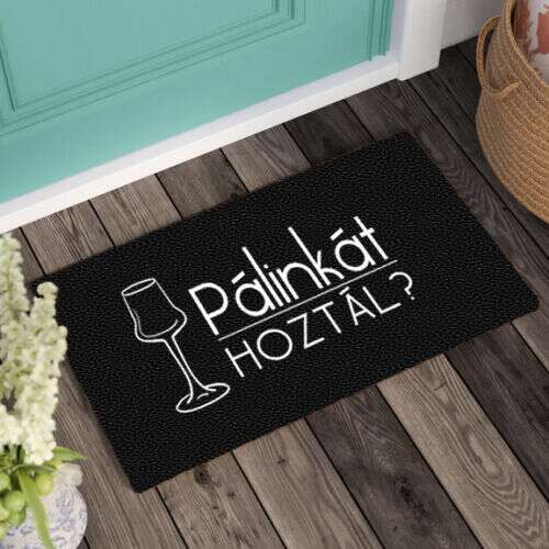 Vicces lábtörlő "Pálinkát hoztál?" felirattal és egy pohár pálinkával