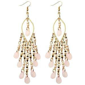 Boho visiace náušnice s bielymi a zlatými korálkami a príveskami v tvare slzy - Dámske doplnky