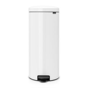 Brabantia NewIcon 30L fehér pedálos szemetes, elölnézet - Irodabútor