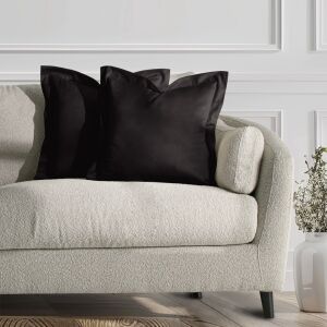 Obliečky na vankúše AmeliaHome Velvet čierne na pohovke - Posteľná bielizeň