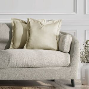 Obliečky na vankúše AmeliaHome Velvet Cream na pohovke - Posteľná bielizeň