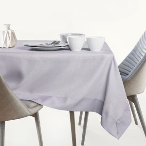 AmeliaHome Empire light lilac tablecloth on dining table. - Interior design