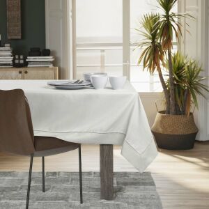 Krem ​​stolnjak AmeliaHome Empire na stolu za blagovanje - Uređenje interijera