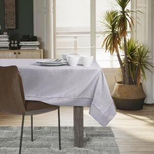 AmeliaHome Empire light purple tablecloth on a dining table. - Decoration