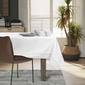 AmeliaHome Empire white tablecloth on a dining table in a modern setting. - Interior design