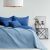 AmeliaHome SOFTA blaue Mikrofaser-Tagesdecke 170x210 cm im Schlafzimmer