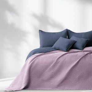 AmeliaHome SOFTA graphitgraue und hellviolette Wendebettdecke auf einem Bett mit passenden Kissen. - AmeliaHome