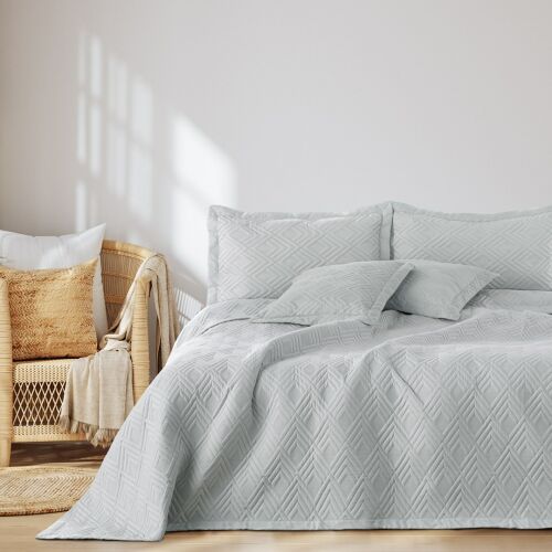 AmeliaHome OPHELIA light grey bedspread on a bed with matching pillows