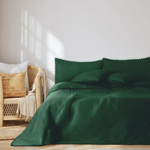 AmeliaHome MEADORE glass green bedspread on a bed with matching pillowcases