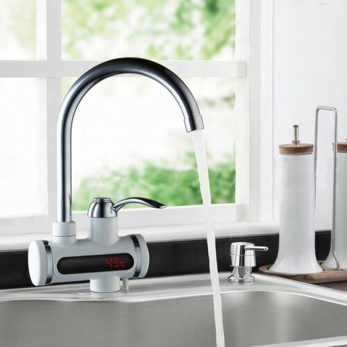 BEWELLO elektromos átfolyós vízmelegítő csaptelep LED kijelzővel konyhai környezetben