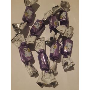 Vadász tejcsokoládés szaloncukor eper izű robbanócukorral 0,5 kg 113151132 - Édesség