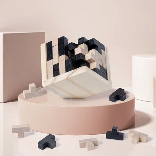 Fából készült T-alakú puzzle kocka, szétszerelve