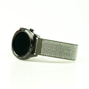 MYBANDZ olivazöld 22mm tépőzáras rugalmas szövet óraszíj okosórára szerelve, oldalnézet - Mybandz