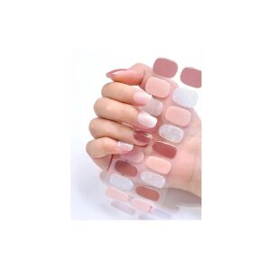 UV gél körömmatrica nude és csillogó mintával, felhelyezve a körmökre - Körömmatrica