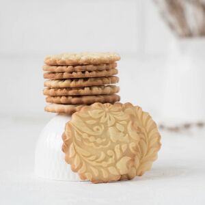 Egymásra rakott mintás kekszek sodrófával készítve - Sodrófa & Nyújtófa