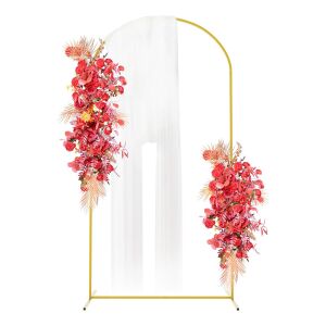 Łuk ślubny Timeless Tools, złota metalowa rama, ozdobiony kwiatami i tkaniną, na białym tle - Dekoracja na imprezę