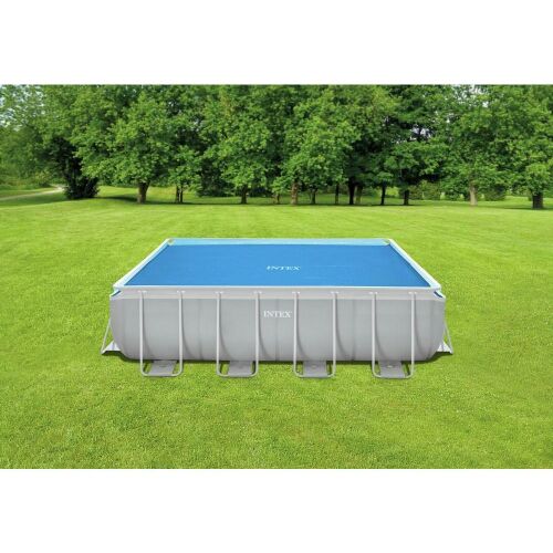 Intex Solar Pool Abdeckung 732x366 cm auf einem rechteckigen Rahmenpool