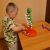 Gyerek játszik a Shaking Wiggle Táncoló Százlábú arcade játékkal