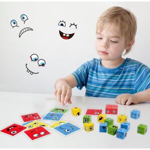 Дете си играе с играта Montessori Flippy - Игра за развитие за малки деца
