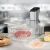 Circulator Sous Vide cu imersie Caso Germany SV 2000 Pro în uz, gătirea fripturii și a somonului într-o baie de apă, cu ingrediente suplimentare pe tejghea