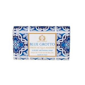 Casa Amalfi kézműves szappan, Blue Grotto, fa és citrus jegyek, vegán, jojoba olaj, shea vaj, finoman tisztítja a bőrt, hidratáló, majolika dizájn, 150 g