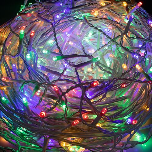 Közelkép az Összegabalyodott Fényfüggöny 300 LED Multikolor Fényfüzérről - Sersimo