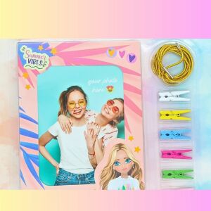Декоративен комплект за снимки "Summer Vibes" - рамка, цветни мини щипки и златиста връв