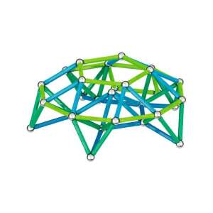 Jucărie de construcție magnetică Geomag Classic Green Line cu 142 de piese, prezentând un model construit cu setul - Joc de construcție magnetic