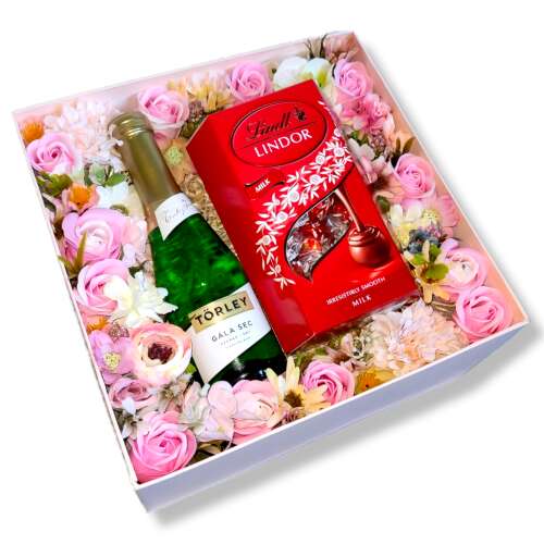 BoxEnjoy ajándékdoboz Lindor tejcsokoládé pralinékkal, Törley Gála Sec pezsgővel és szappanrózsákkal