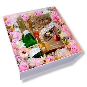 BoxEnjoy ajándékdoboz Lindor csokoládéval, Törley Gála Sec pezsgővel és szappanrózsákkal - Ajándék ötlet Valentin-napra