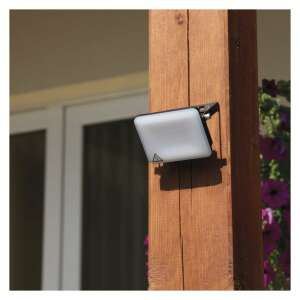 Reflector LED EMOS Ilio, iluminat exterior, montat pe un stâlp din lemn - Reflectoare și lămpi de lucru