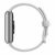 A Xiaomi Smart Band 9 Pro oldalsó nézete Holdfény Ezüst színben, fehér szilikon szíjjal, amely a vékony profilt mutatja