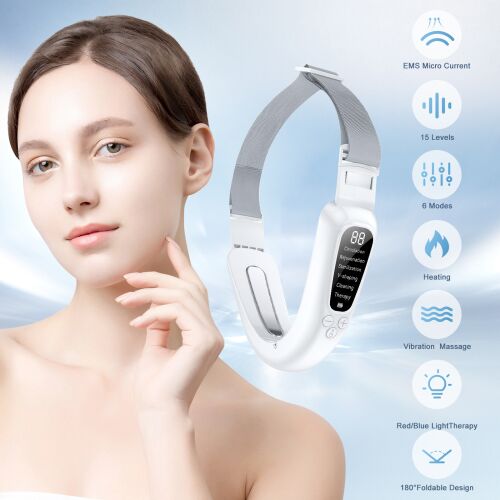 Femeie folosind dispozitivul de lifting facial 6 în 1 LED Photon EMS