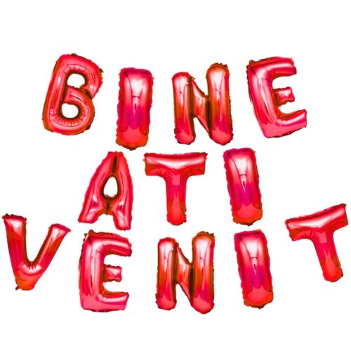 S DEPOT® piros fóliából készült lufi betűk, 'BINE ATI VENIT' felirattal