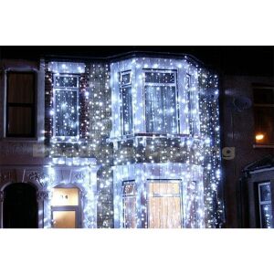 Ház Flippy Karácsonyi Fényfüggönnyel díszítve - Fényfüzér