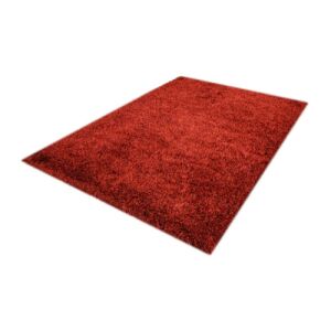 Ukośny widok czerwonego dywanu wełnianego Bakero Shaggy 140x200 cm - Projektowanie wnętrz