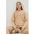 Adidas Crew női bézs pulóver logóval, viselve hozzáillő nadrággal és cipővel