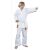 Fiú a Hayashi Gakusei Karate Gi-ben, fehér, 120 cm, harcművészeti ruha gyerekeknek, karate gyakorlása közben