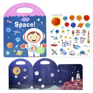 Első matricásfüzetem  - sorozat (fejlesztő játék) - A világűr