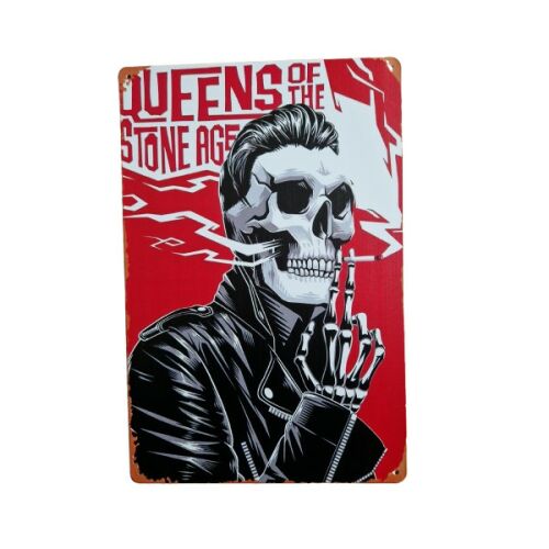 Vintage Dekor Fémtábla, 'QUEENS OF THE STONE AGE' felirat, retro hangulatú kialakítás, 20x30cm
