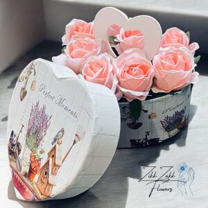 Zikk Zakk Flowers Tökéletes Pillanatok szív alakú ajándékdoboz pasztell rózsákkal - Ajándék ötlet Valentin-napra