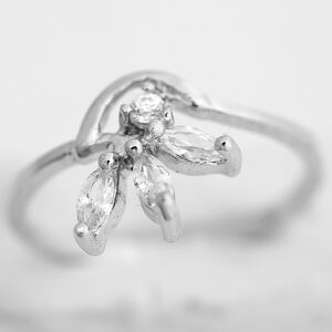 Pierścionek ze srebra próby 925 z cyrkoniami, wzór kwiatowy, rozmiar 55 120151989 - Dla kobiet
