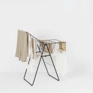 Brabantia Hangon 1004162 ruhaszárító állvány ruhákkal rajta, fekete - Ruhaszárító