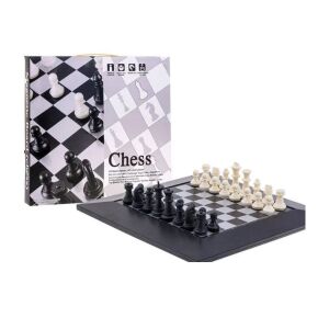 Sakkjáték sakktáblával és mágneses figurákkal, táblaméret 26×26×0,7cm, fekete-fehér színben.