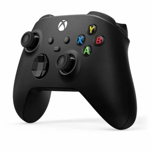 Pohľad pod uhlom na čierny bezdrôtový ovládač Xbox Series X/S
