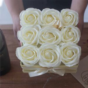 Rózsa box négyzet alakú díszdobozban - Krémszínű 120501470 - Ajándék ötlet Valentin-napra